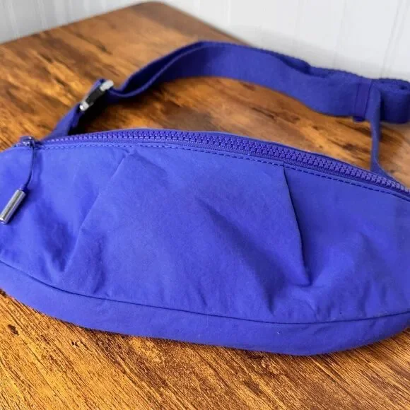 ATHLETA Kinetic Waist Pack Merlin Blue Nylon Adjustable Belt Fannie Bag 656732 - Picture 3 of 13